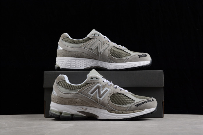 new balance 2002r invincible x n.hoolywood ml2002rv