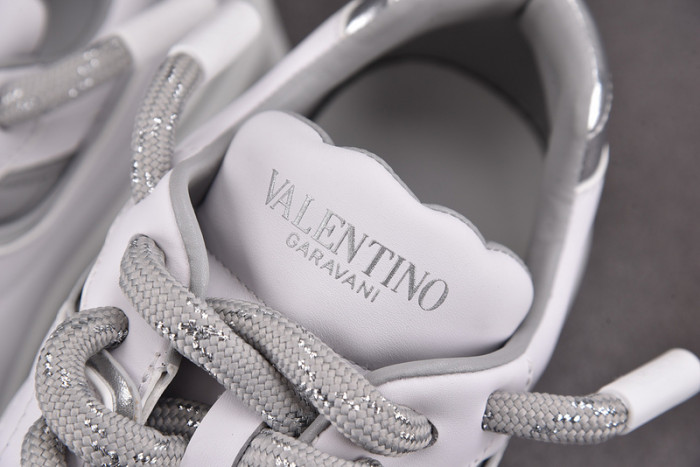 v*lentino garavani one stud sneakers m237034