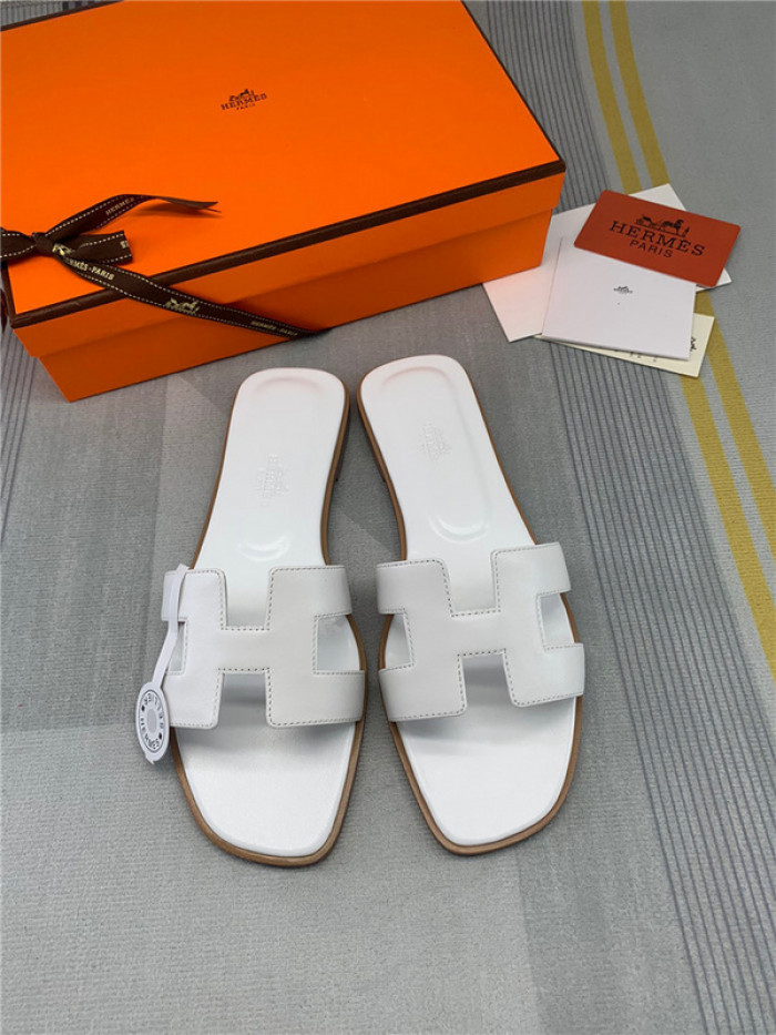 herme* sandal18