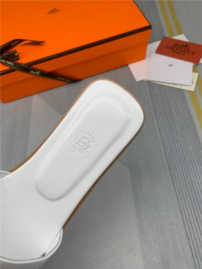 herme* sandal18