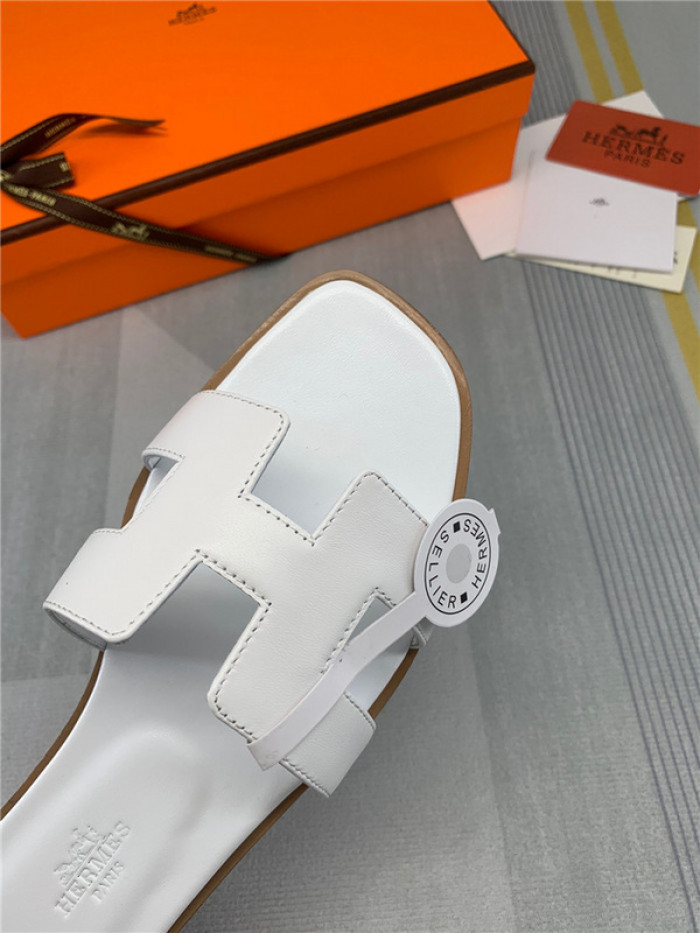 herme* sandal18