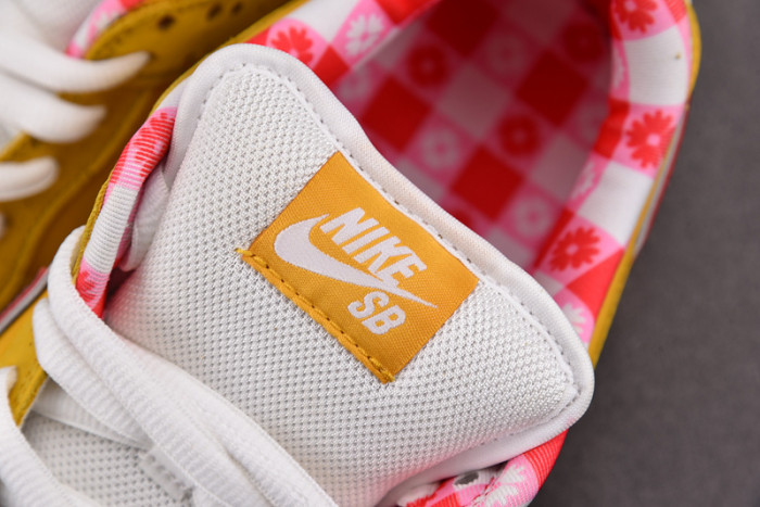 nike sb dunk low yellow lobster 313170-137566
